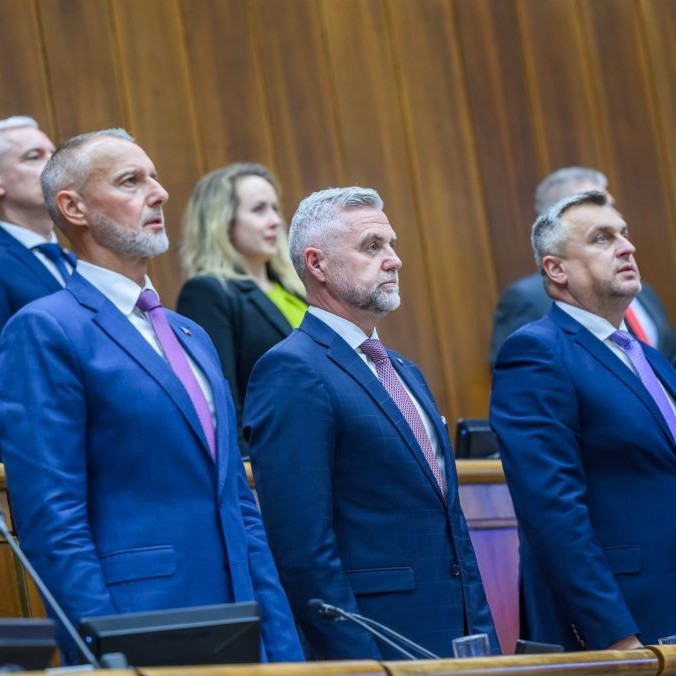 Vládna koalícia sa na zvyšovaní výdavkov na obranu zatiaľ nedohodla. Dve strany sú proti