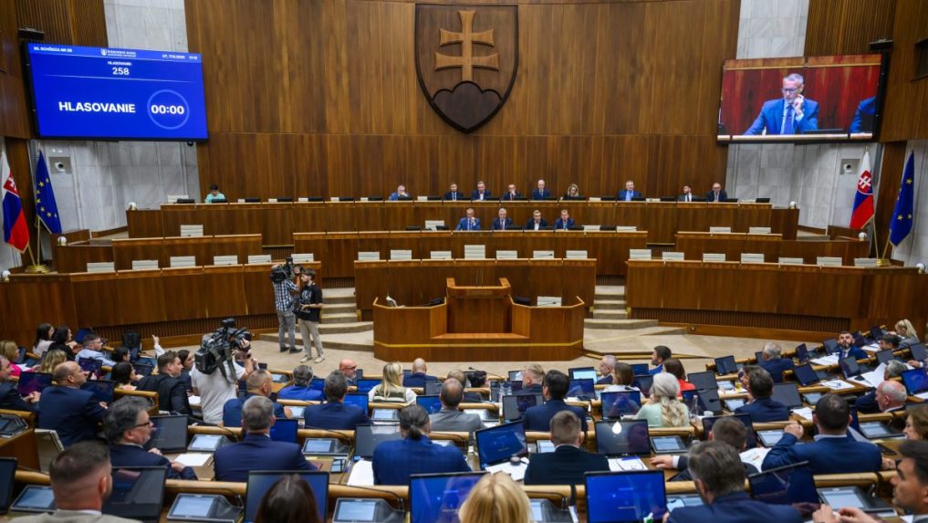 Na septembrovú parlamentnú schôdzu sa presunuli covidové amnestie aj odvolávania ministrov, ktoré stoja už od decembra