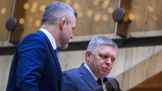 Prezident Peter Pellegrini a premiér Robert Fico (Smer-SD).