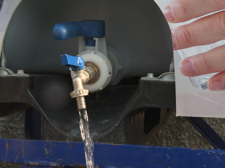 voda tečie z kohútika