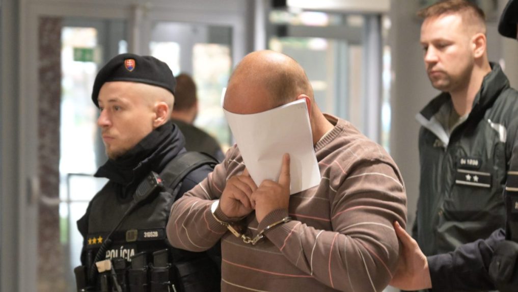 Trest pre expolicajta M. Árvaia, ktorý v Košiciach zabil muža bez domova, je právoplatný