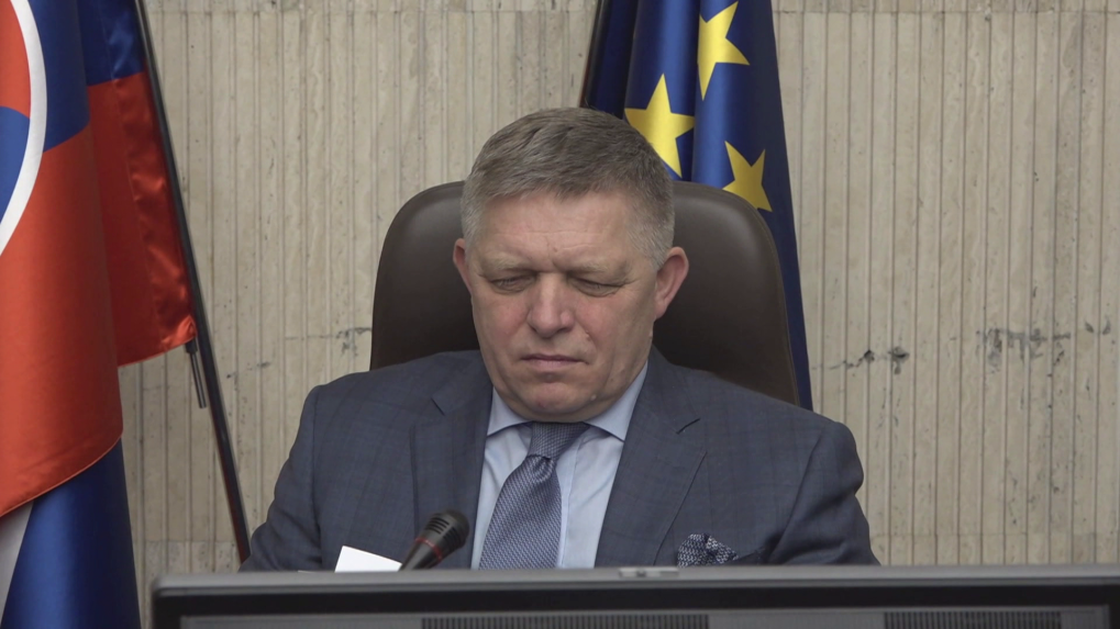 Hlasovanie o zmene ústavy bude tesné, podľa R. Fica môže rozhodnúť jeden hlas. Koalícia už hľadá spojencov v opozícii