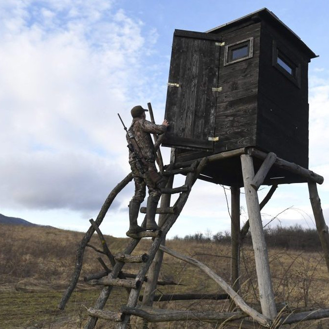 Počas poľovačky vypadla mužovi z rúk brokovnica, náhodný vystrel zabil poľovníka. Podozrivým má byť otec poslanca Hlasu