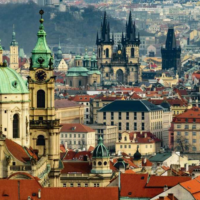 Počet obyvateľov Česka klesol, uviedol štatistický úrad. Jednou z príčin je sťahovanie do zahraničia