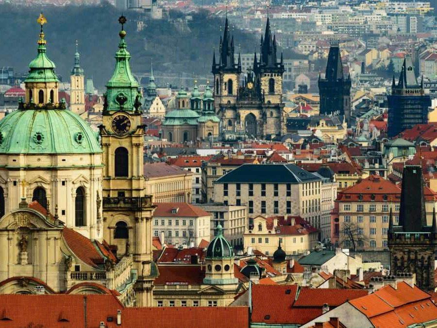 Počet obyvateľov Česka klesol, uviedol štatistický úrad. Jednou z príčin je sťahovanie do zahraničia