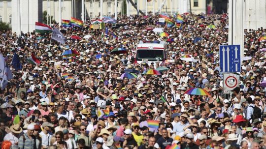 Účastníci dúhového pochodu Budapešť Pride.