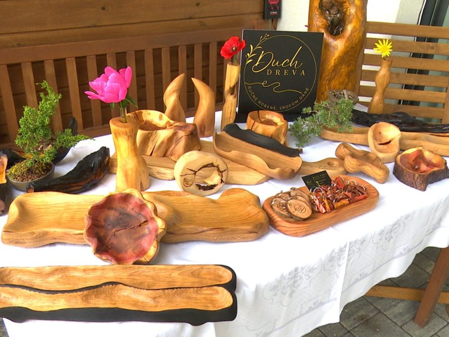 predmety vyrezávané z dreva