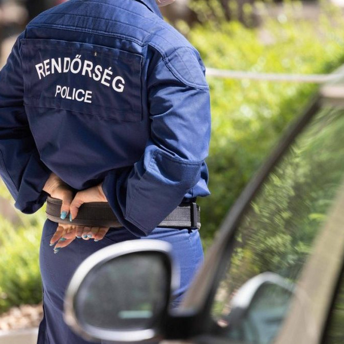 Maďarskí policajti zachránili život mužovi zo Slovenska: Za volantom mu prišlo zle a havaroval