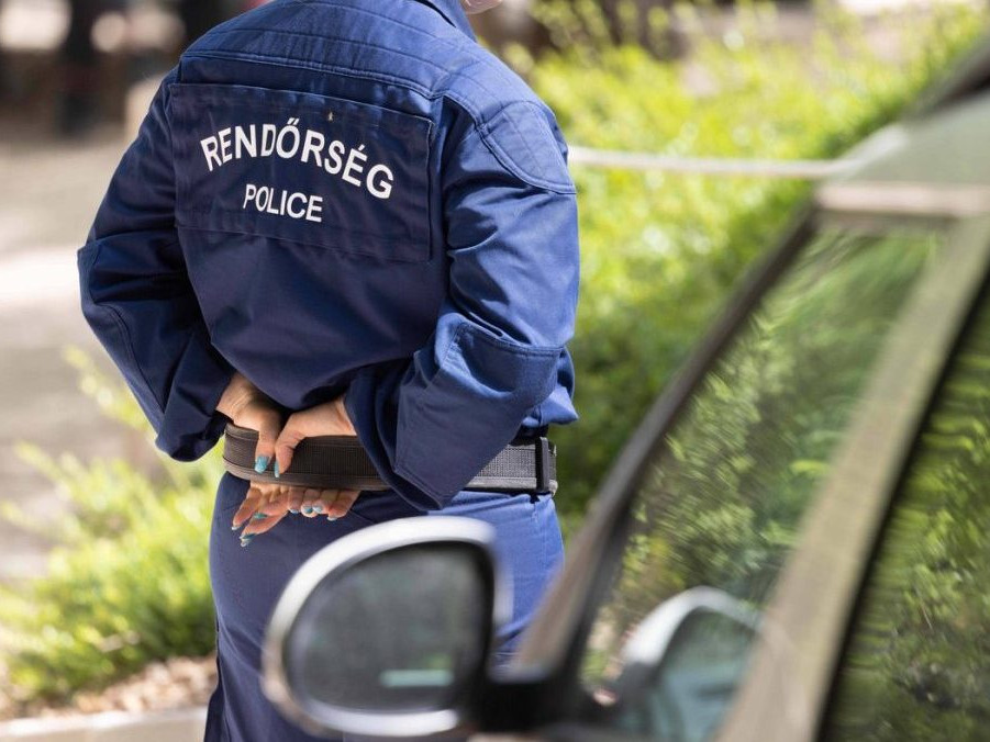 Ilustračná snímka maďarskej policajtky.