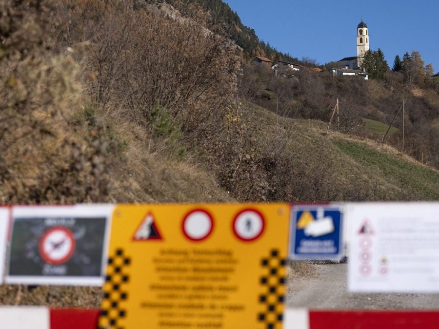 uzavretá obec v Alpách