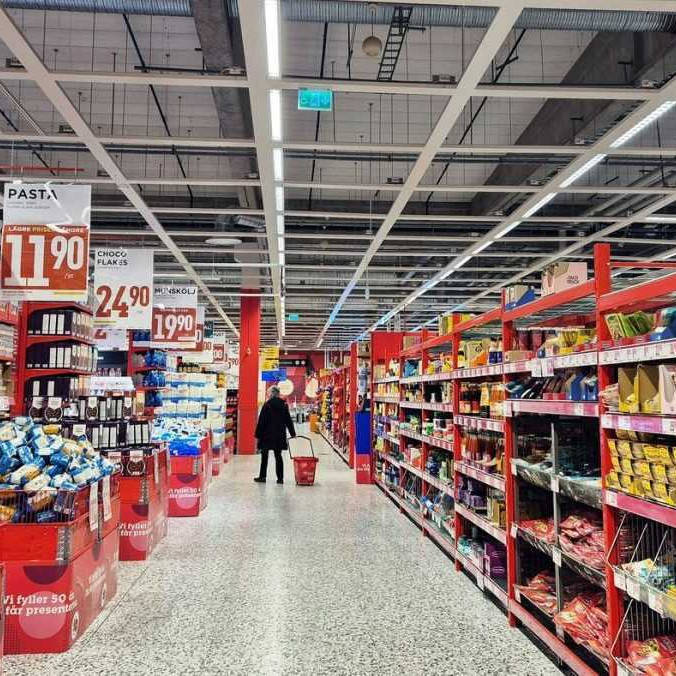 V berlínskom supermarkete napadol muž nožom iného zákazníka. Zbraň si kúpil krátko predtým v tom istom obchode