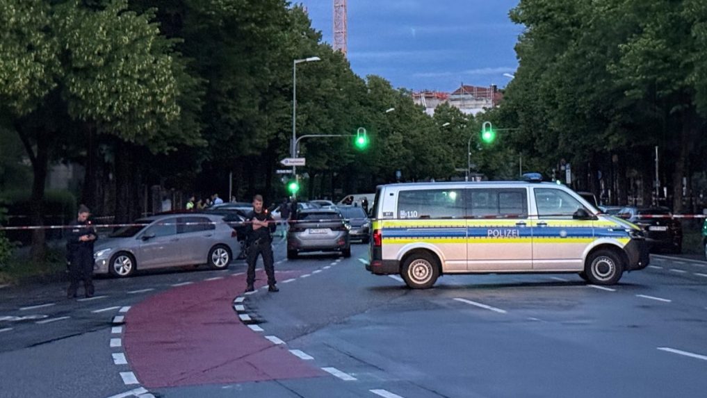 Žena v nemeckom Mníchove nožom zranila okoloidúcich, polícia ju zastrelila