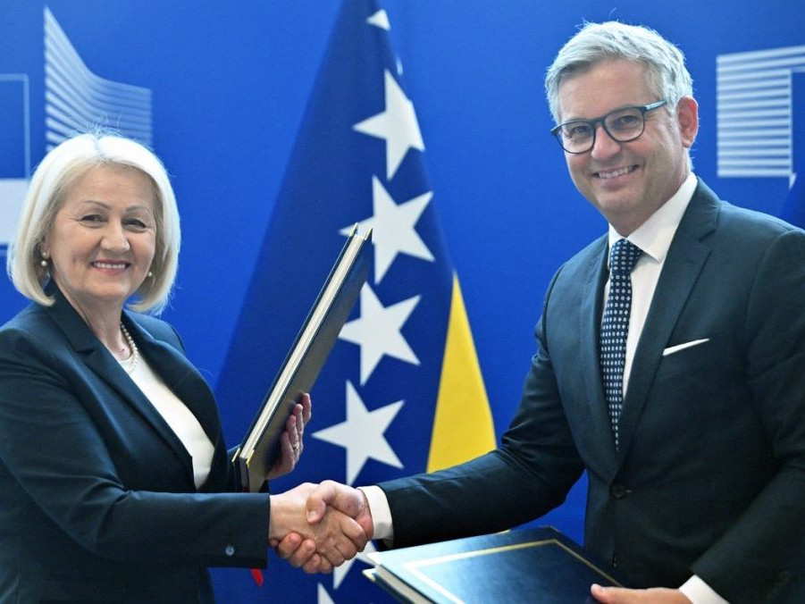 Bosna a Hercegovina je o krok bližšie k EÚ: Po podpise dohody bude pomáhať v boji proti nelegálnej migrácii