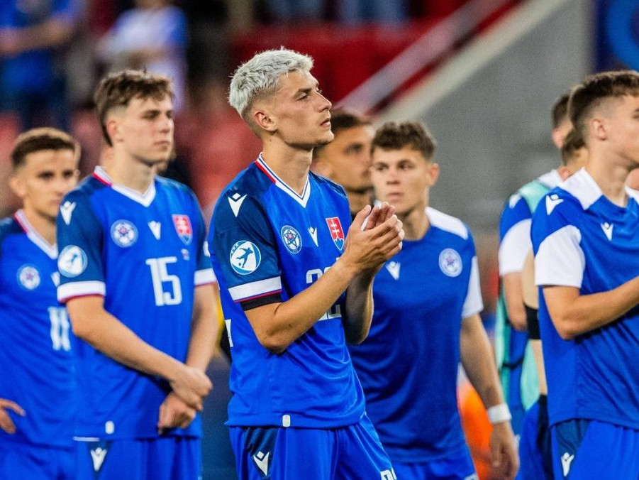 Slovenskí mladíci už nemajú šancu na domácom šampionáte postúpiť zo skupiny.