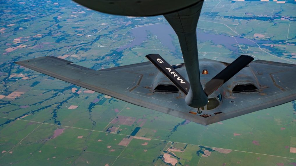 USA na Irán zaútočili najdrahším vojenským lietadlom. Bombardér B-2 je pre radary neviditeľný