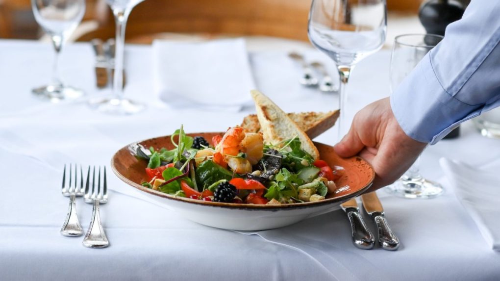 Najlepšia reštaurácia je v Devíne: Prestížny sprievodca rozdal čiapky slovenským gastro podnikom