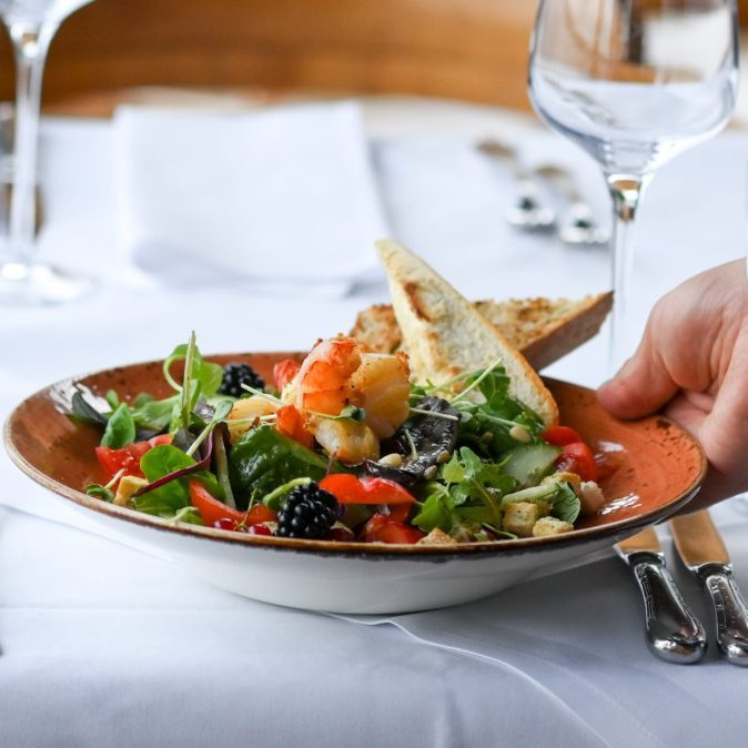 Najlepšia reštaurácia je v Devíne: Prestížny sprievodca rozdal čiapky slovenským gastro podnikom