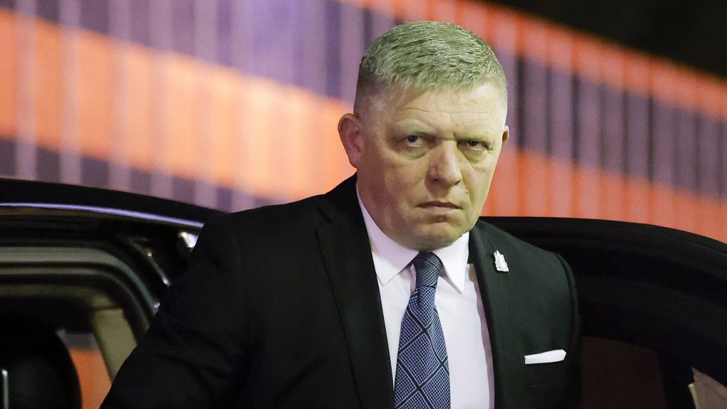 Robert Fico dosiahol, čo chcel: Novela ústavy prekryla preňho nepríjemné témy, vykostenie KDH bol bonus, zhodnotil politológ
