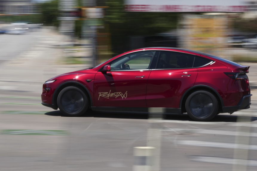 Robotaxi v uliciach Austinu.