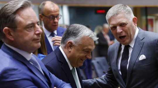 Premiér Robert Fico (vľavo) a predseda maďarskej vlády Viktor Orbán.