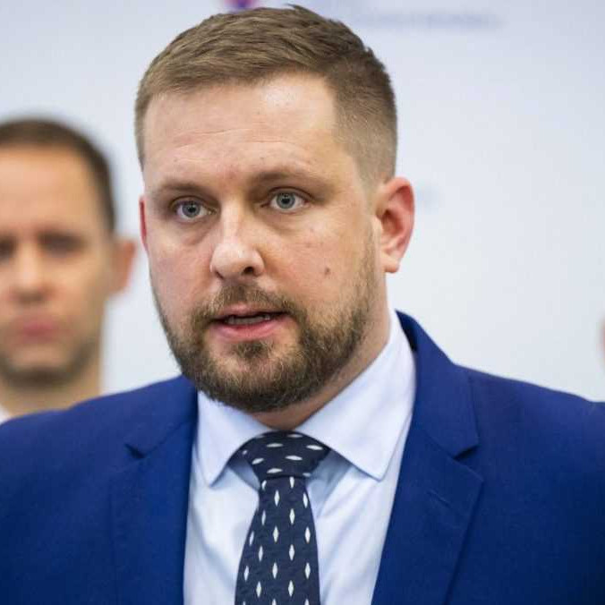 Minister Šaško označil schválenie práva dieťaťa na sprevádzajúcu osobu za krok ku empatickejšiemu zdravotníctvu