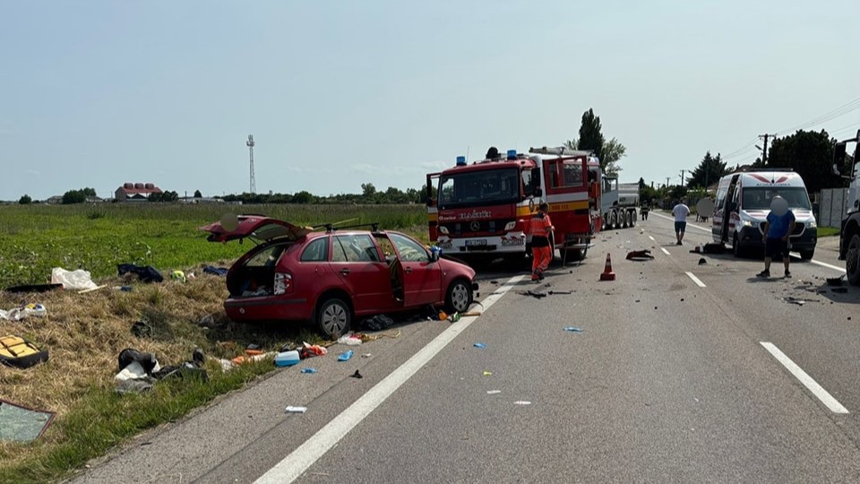 Nehoda nÃƒÂ¡kladnÃƒÂ©ho vozidla a osobnÃƒÂ©ho auta.