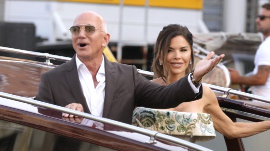 Jeff Bezos a Lauren Sanchézová na svadbe v Benátkach.