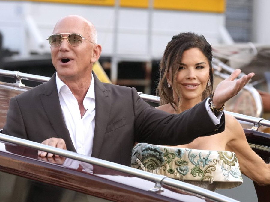 Jeff Bezos a Lauren Sanchézová na svadbe v Benátkach.