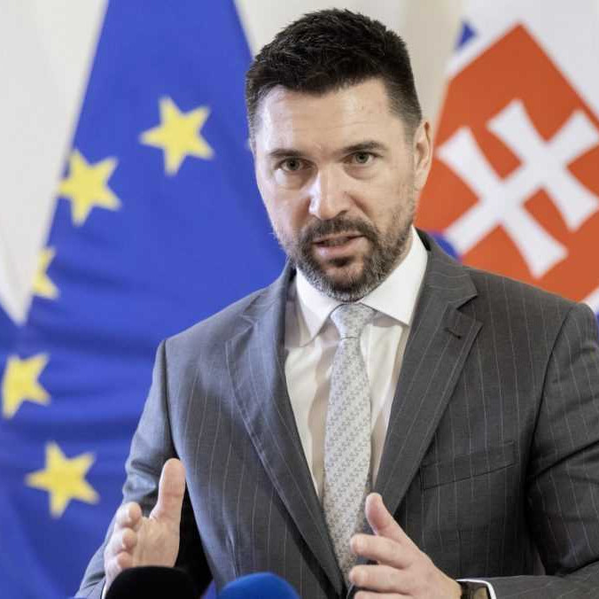 Týranie zvierat je pre ministra Takáča červená čiara: Spolu s M. Šutajom Eštokom odsúdili aj množiarne