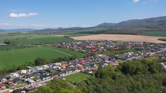 Aktuálne mesto uvažuje o zriadení linky MHD, ktorá by sa začínala pri hranici Tichej doliny.