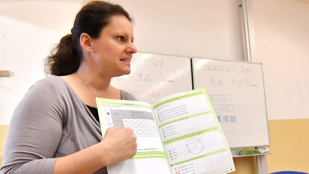 Riešenie nedostatku učiteľov: Má vzniknúť nová pozícia pre bakalárov. Prax láka, poplatok za externé štúdium už nie