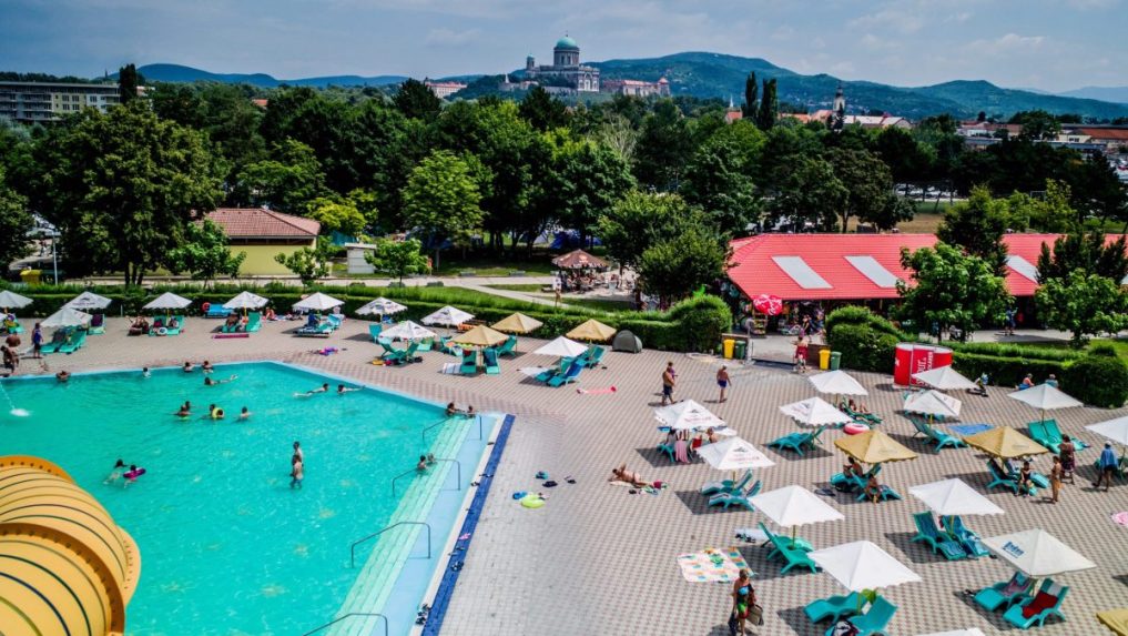 Riaditeľ kúpaliska v Štúrove kritizuje postup hygienikov. Upozorňuje na nejasnosti vo vyšetrovaní nákazy