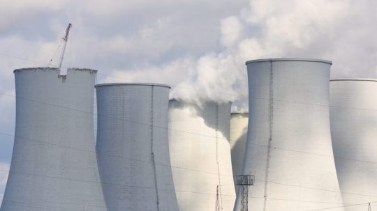 Chladiace veže jadrovej elektrárne v Jaslovských Bohuniciach.