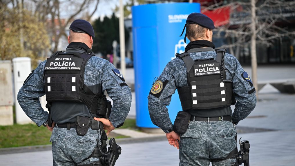 Mestskí policajti by v budúcnosti mohli zasahovať aj proti cestným pirátom. Rezort vnútra pripravuje zmeny