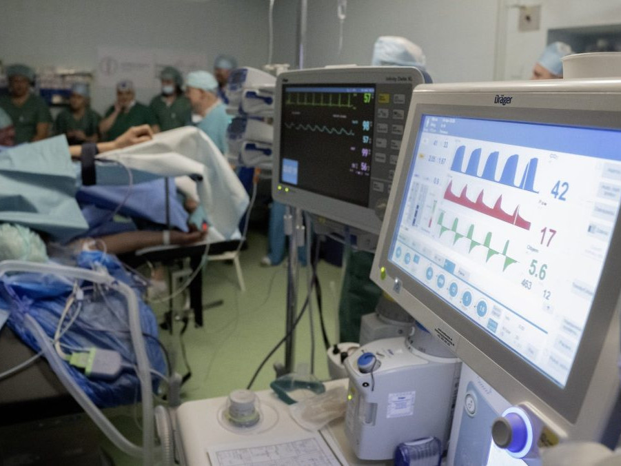 monitory na operačnej sále