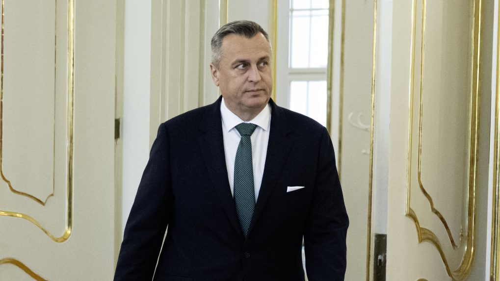 SNS chce prezidentovi znížiť plat o polovicu. Najviac by mal zarábať premiér, tvrdia národniari