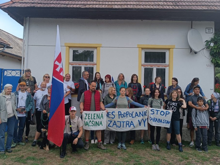 Obyvatelia Podpoľania sa vydali na vyše 40-kilometrový pochod. Vyjadrujú nesúhlas s prečerpávacou elektrárňou