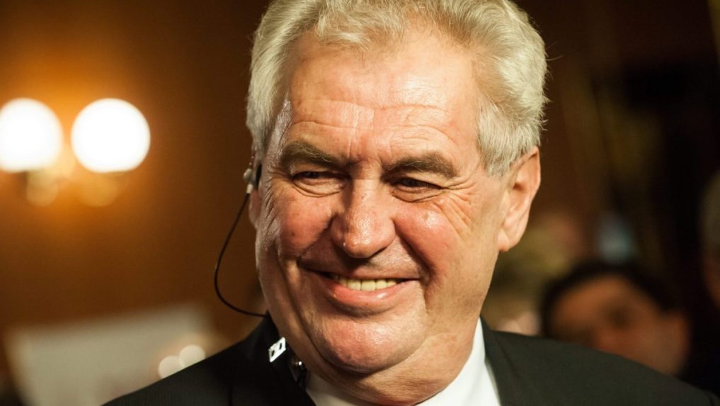 V historicky prvej priamej voľbe hlavy štátu získal Miloš Zeman v januári 2013 v druhom kole 54,8 percenta hlasov.