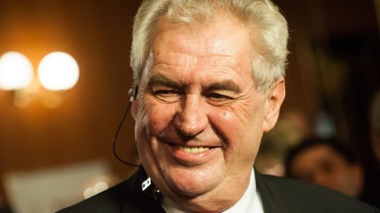 V historicky prvej priamej voľbe hlavy štátu získal Miloš Zeman v januári 2013 v druhom kole 54,8 percenta hlasov.