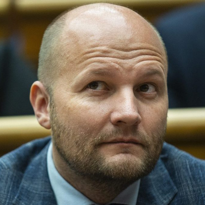 Exminister J. Naď vypovedal na polícii v kauze darovania munície Ukrajine. Vyšetrovanie považuje za politickú objednávku