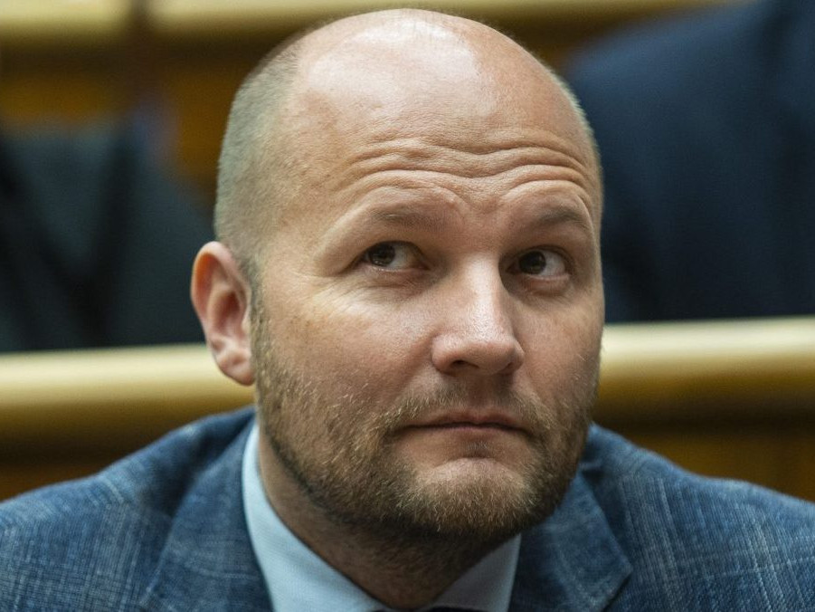 Exminister J. Naď vypovedal na polícii v kauze darovania munície Ukrajine. Vyšetrovanie považuje za politickú objednávku