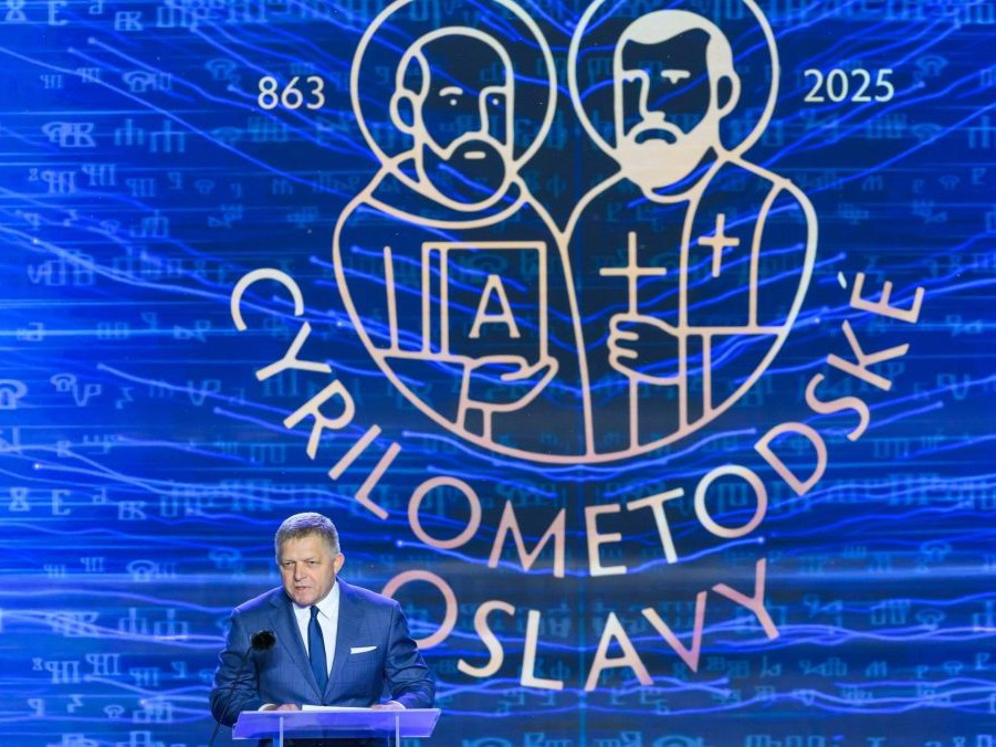 Premiér Robert Fico počas galavečera osláv sviatku Cyrila a Metoda na Devíne.