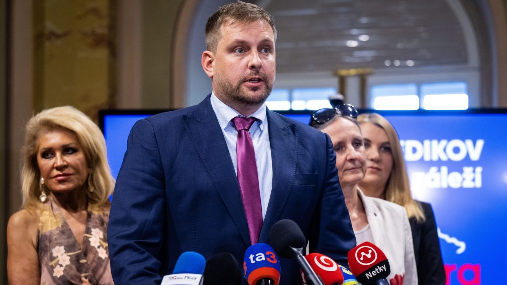 Niektorým onkologickým pacientom chýbajú dôležité lieky. Minister zdravotníctva tvrdí, že ich schvaľovaniu bráni legislatíva