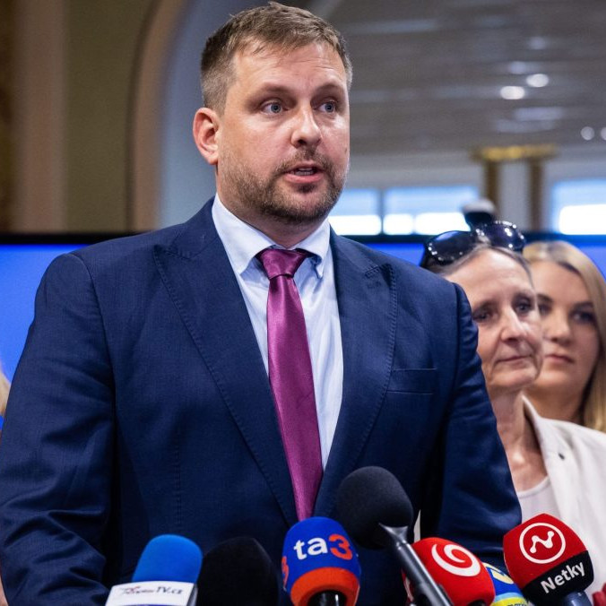 Niektorým onkologickým pacientom chýbajú dôležité lieky. Minister zdravotníctva tvrdí, že ich schvaľovaniu bráni legislatíva