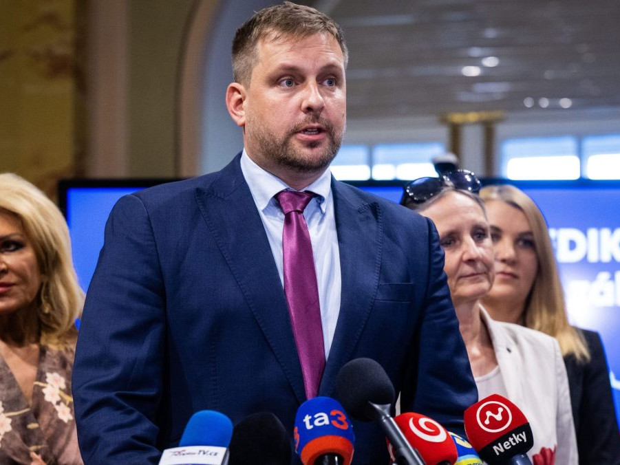 Niektorým onkologickým pacientom chýbajú dôležité lieky. Minister zdravotníctva tvrdí, že ich schvaľovaniu bráni legislatíva