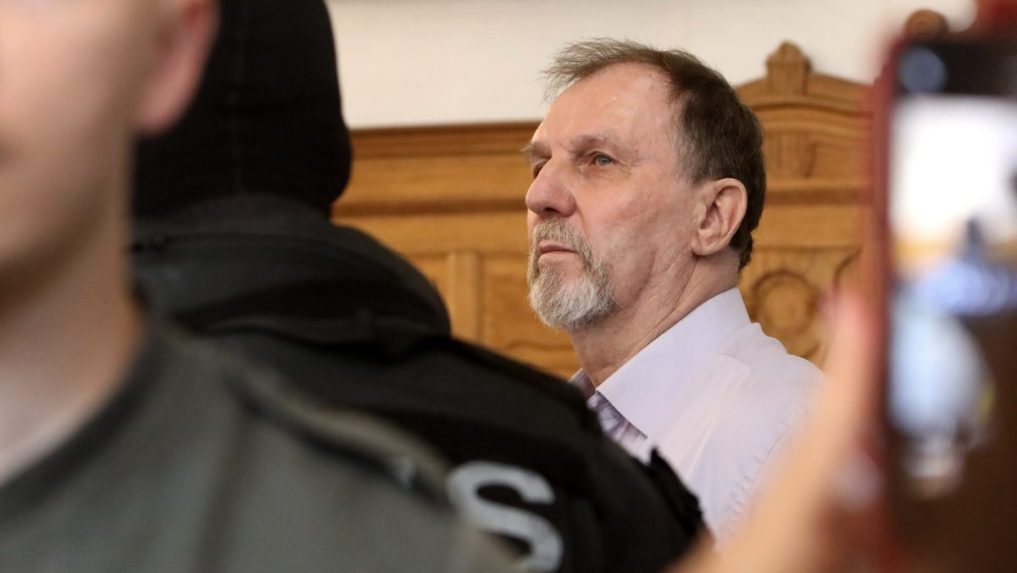 Proces s atentátnikom J. Cintulom prerušili, pokračovať bude v stredu: Obžalovaný na súde odmietol vypovedať