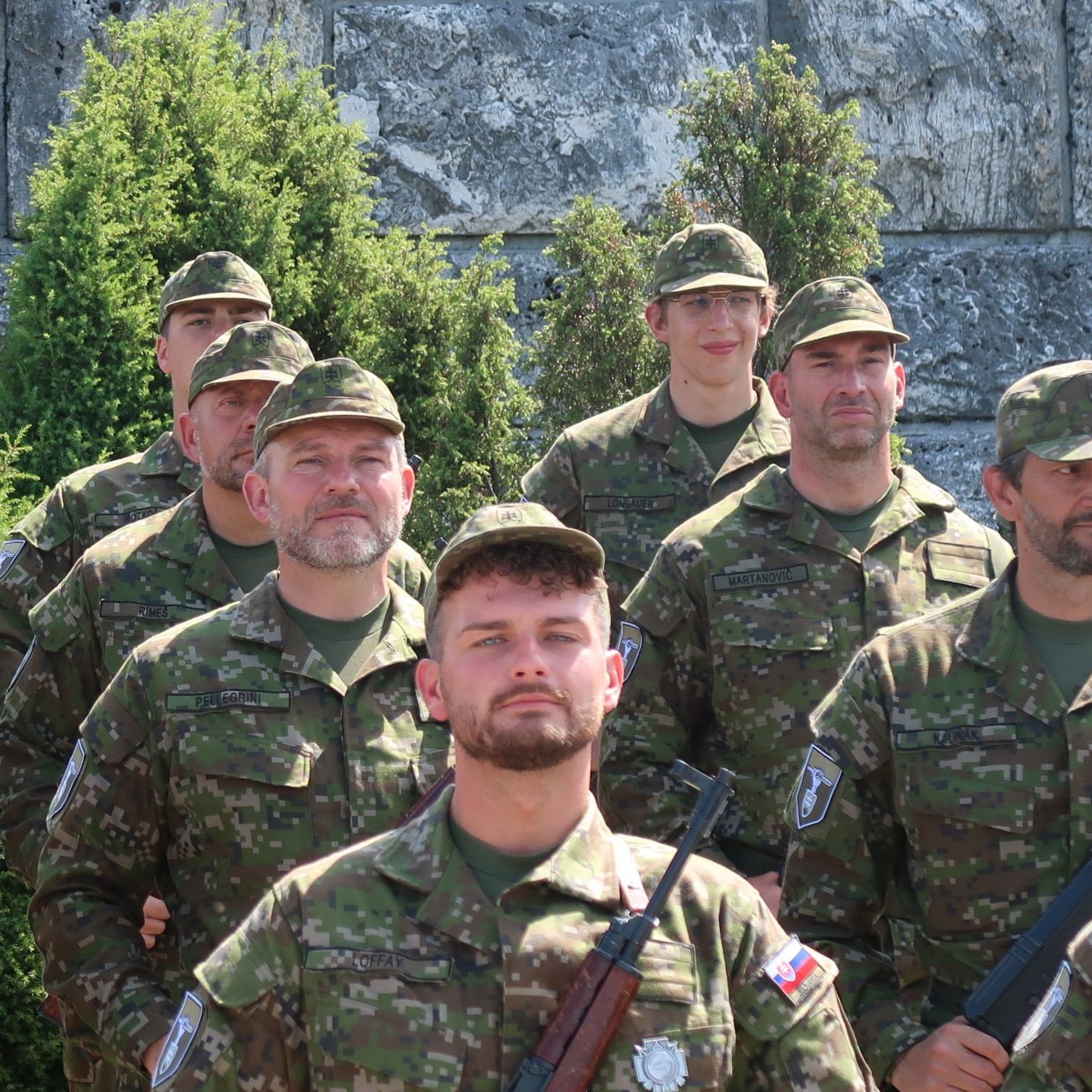 FOTO: Účastníci pilotného výcviku vrátane prezidenta a ministra zložili prísahu. Ešte nás čaká to najťažšie, avizuje Pellegrini