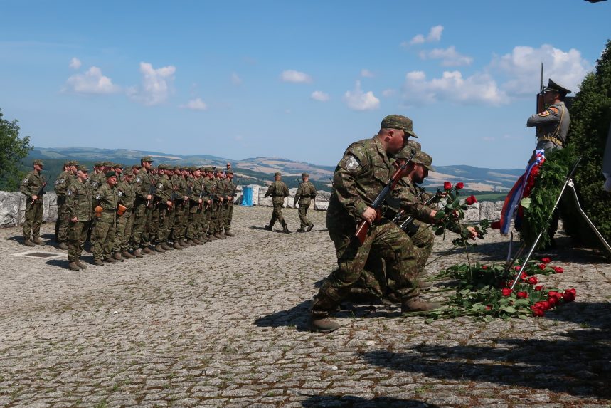 ÃƒÂšÃ„ÂastnÃƒÂ­ci pilotnÃƒÂ©ho vÃƒÂ½cviku NÃƒÂ¡rodnÃƒÂ½ch obrannÃƒÂ½ch sÃƒÂ­l zloÃ…Â¾ili slÃƒÂ¡vnostnÃƒÂº prÃƒÂ­sahu.