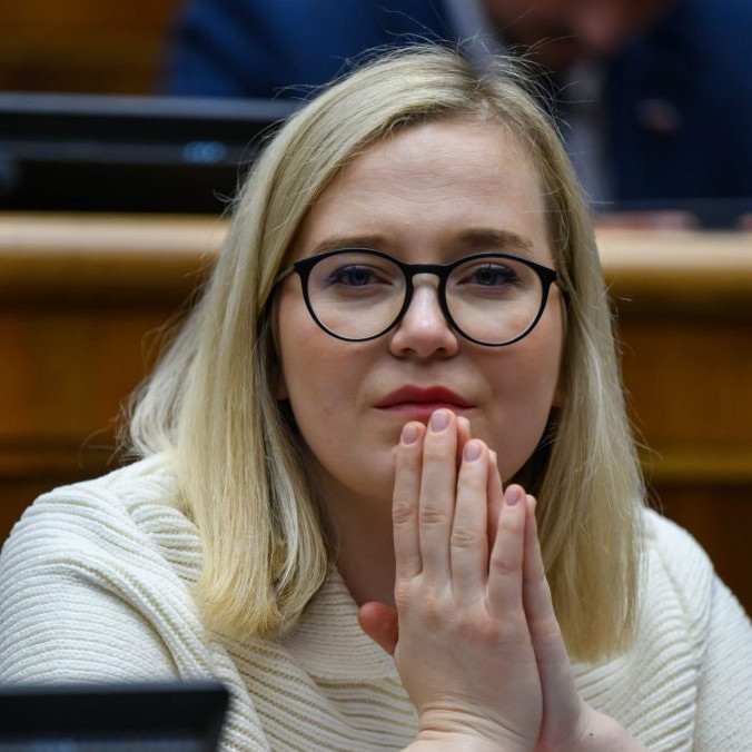 Opozícia uznesením zaviazala vládu podporiť protiruské sankcie: Marcinková hovorí o využití Ficovho právneho ťahu