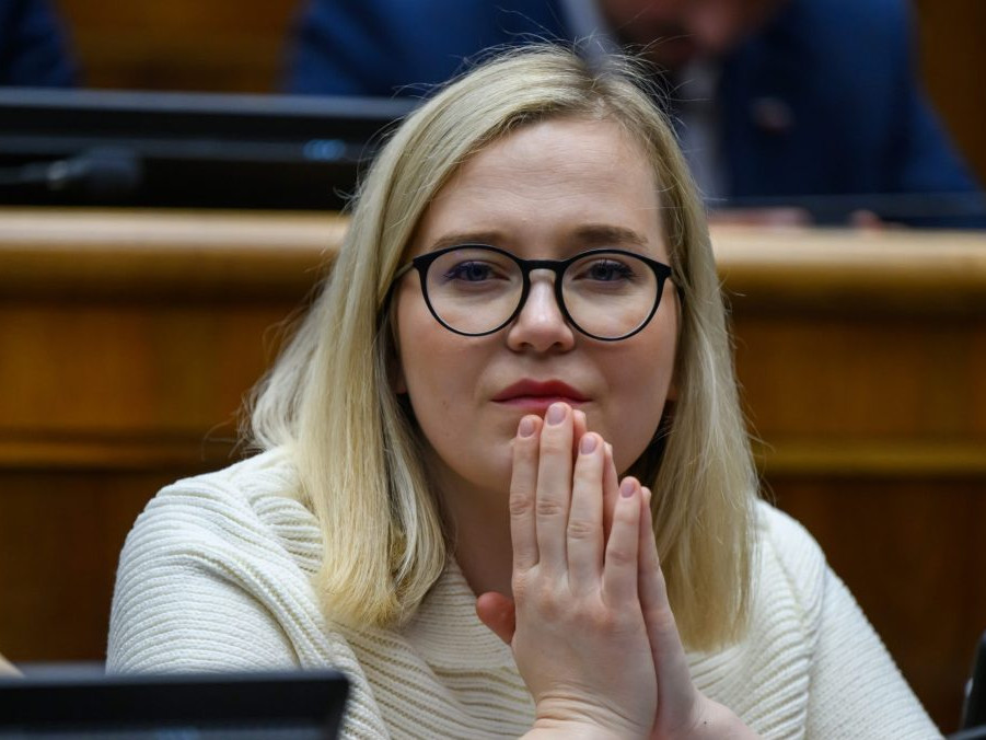 Opozícia uznesením zaviazala vládu podporiť protiruské sankcie: Marcinková hovorí o využití Ficovho právneho ťahu